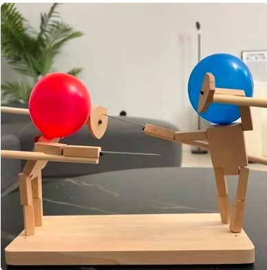 Hombrecitos de madera competidores de esgrima armables